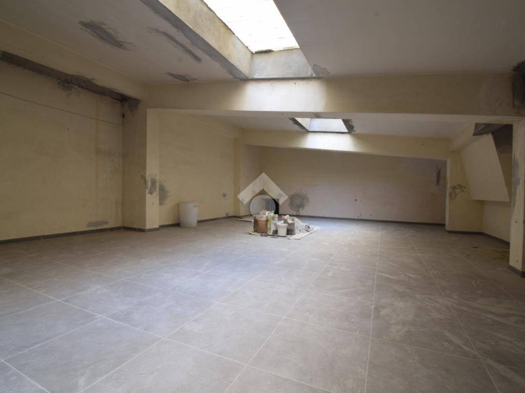 Immobile a Messina in NEGOZIO VIALE SAN MARTINO, 407 - Foto 2