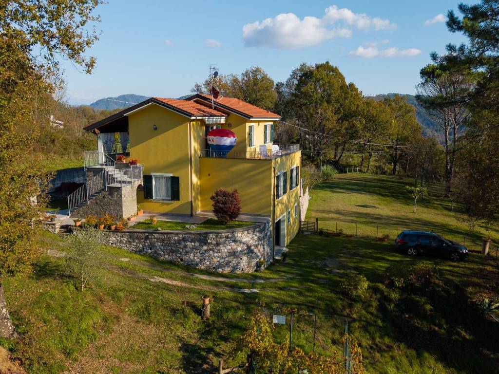 Villa a Beverino in Via Trezzo, 147 - Foto 2