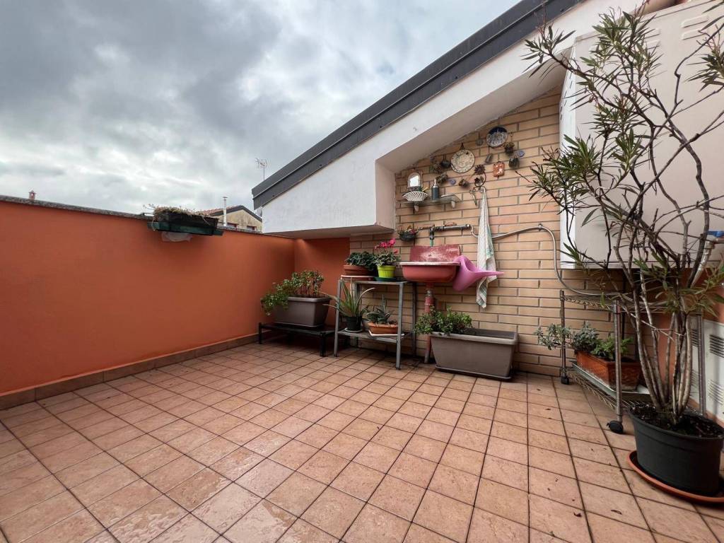 Appartamento a Caronno pertusella in Via Silone, 98 - Foto 2