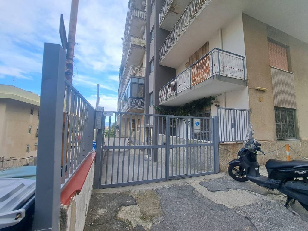 Appartamento a Messina in Via Comunale Santo - Foto 4