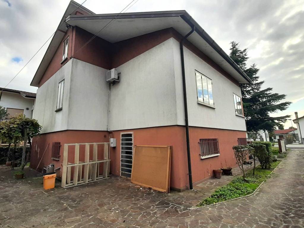 Villa a San giovanni al natisone in Via Nazionale, 51 - Foto 2