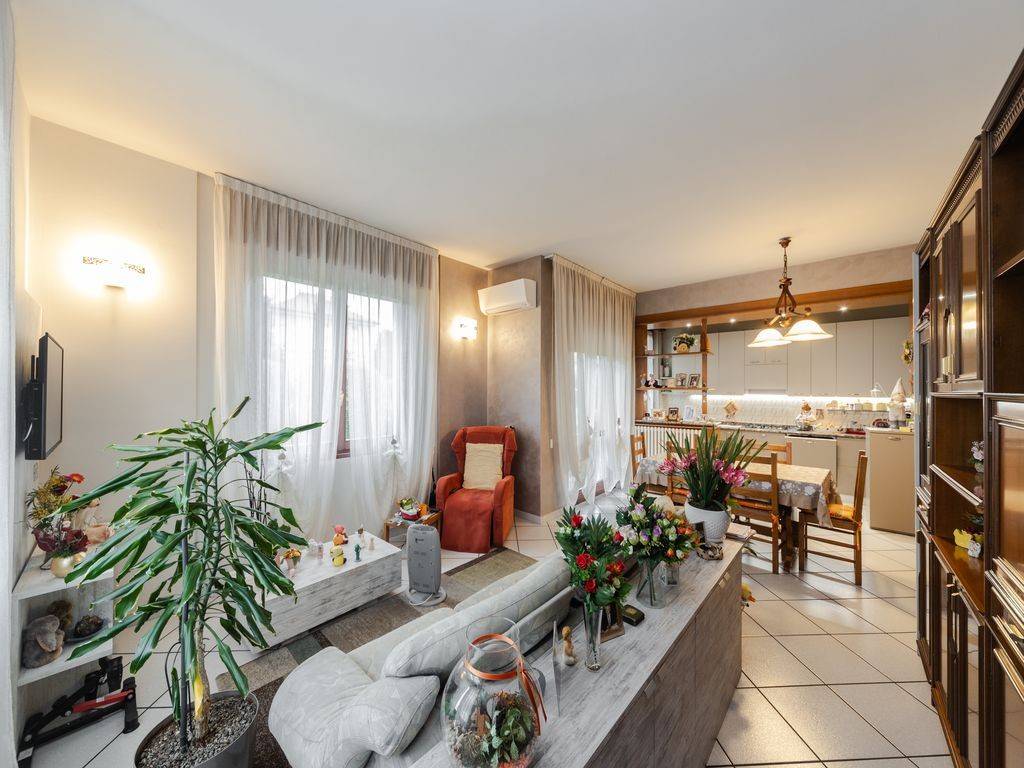 Appartamento a Cassago brianza in Via Alessandro Volta, 43 - Foto 5