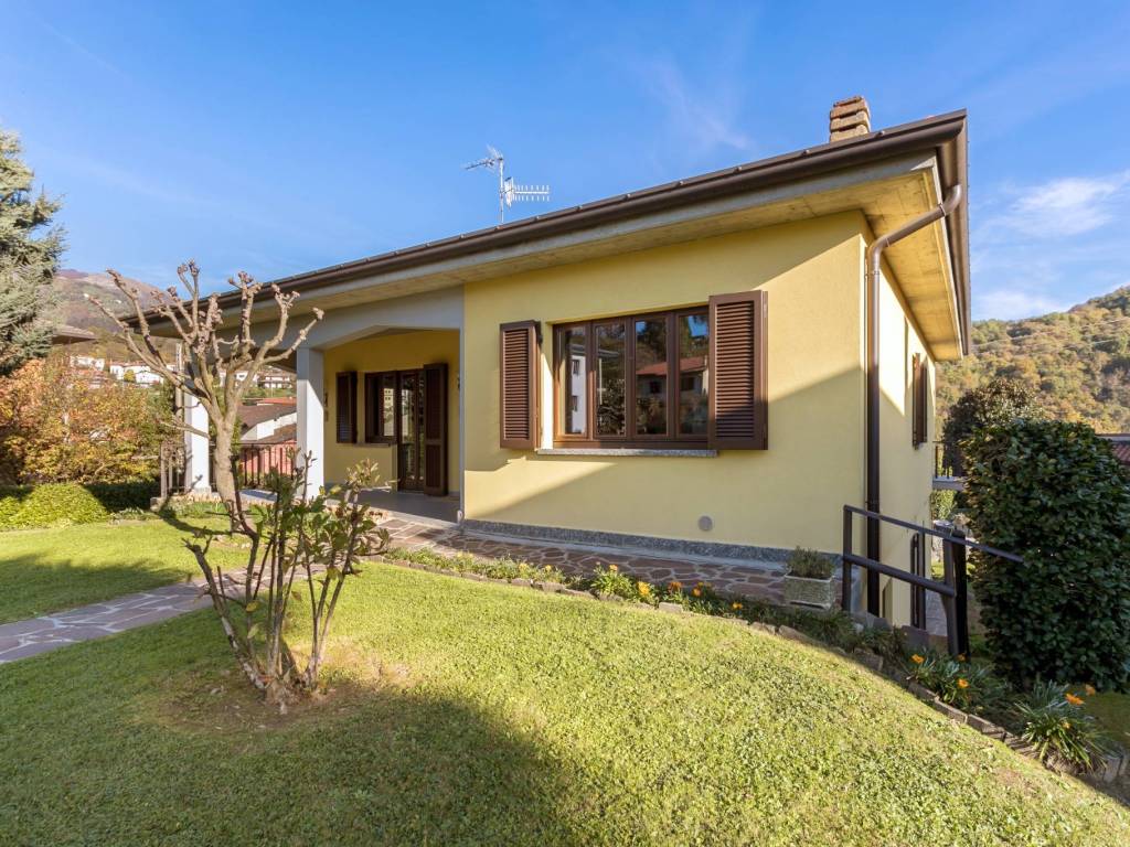 Villa a Caprino bergamasco in Via Roccolino, 29 - Foto 3