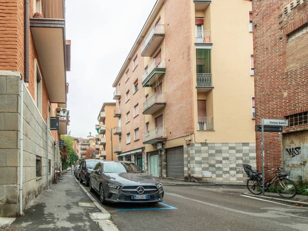 Appartamento a Bologna in Via Stefano Gobatti, 2 - Foto 2