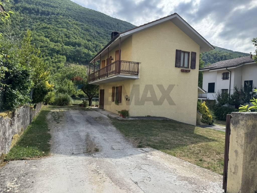 Villa a Cantiano in Via della Badia, 3 - Foto 3