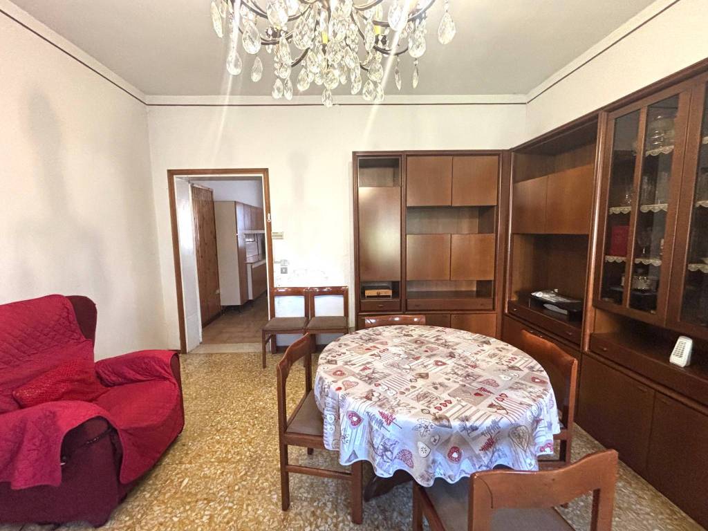 Villa a Mantova in Strada Circonvallazione Sud, 54 - Foto 3
