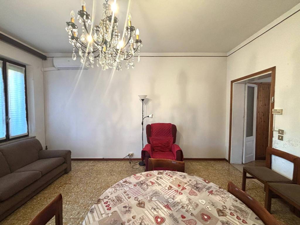 Villa a Mantova in Strada Circonvallazione Sud, 54 - Foto 4