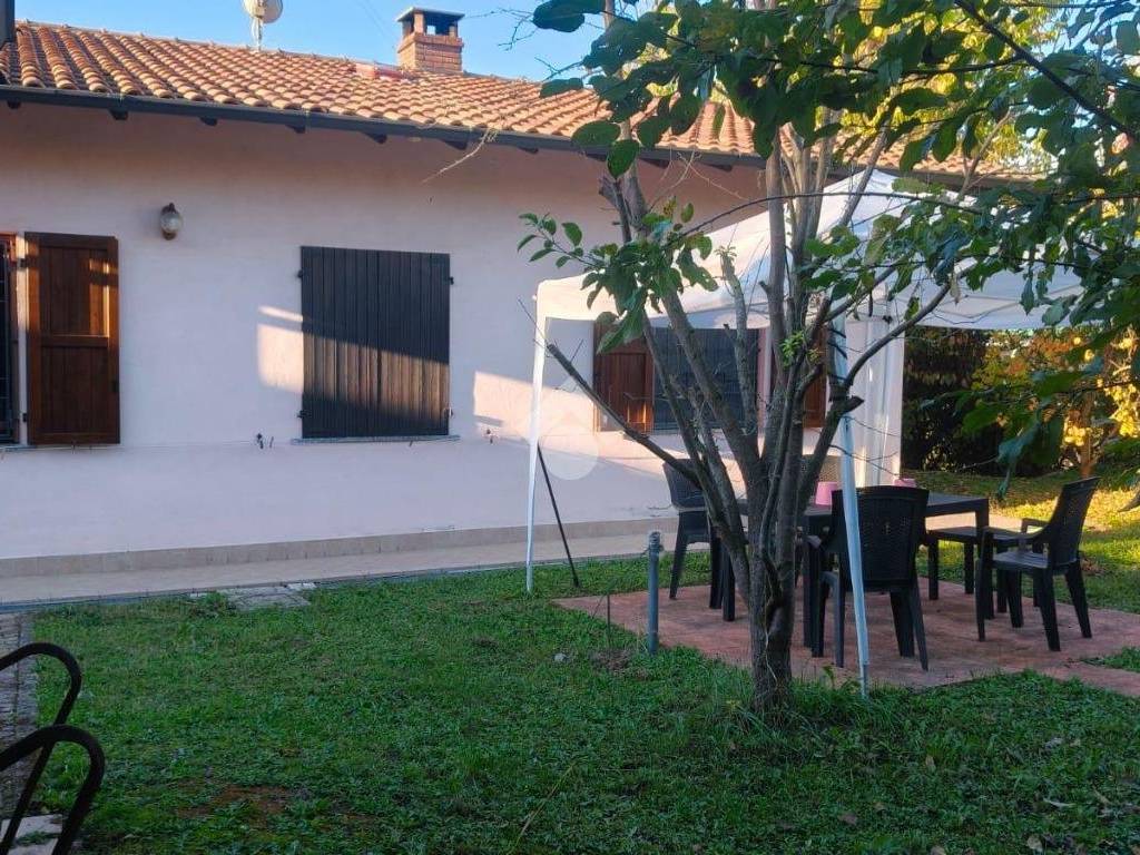 Casa indipendente a Santa giuletta in Via Modigliani, 5 - Foto 2