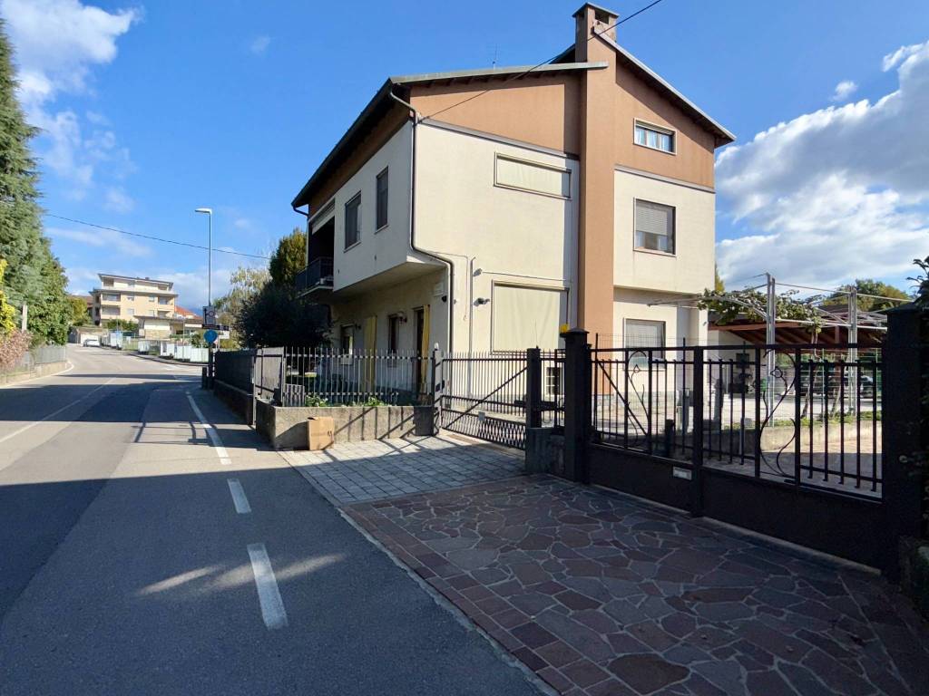 Villa a Merate in Via Monte Grappa, 19 - Foto 2