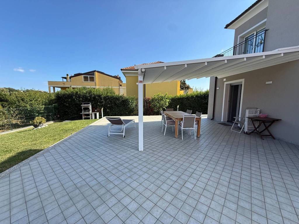 Villa a Loano in Via Giacomo Matteotti, 78 - Foto 2