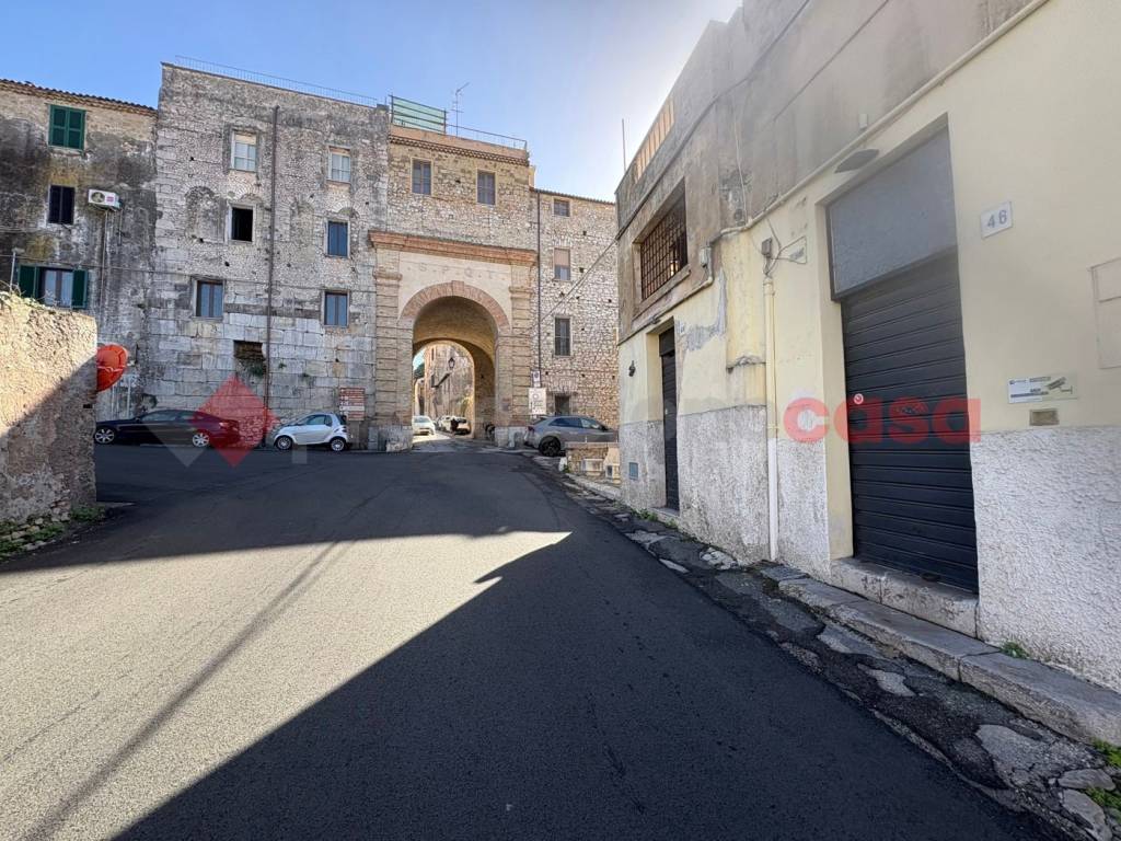 Immobile a Terracina in VIA PORTA ROMANA, 46 - Foto 2
