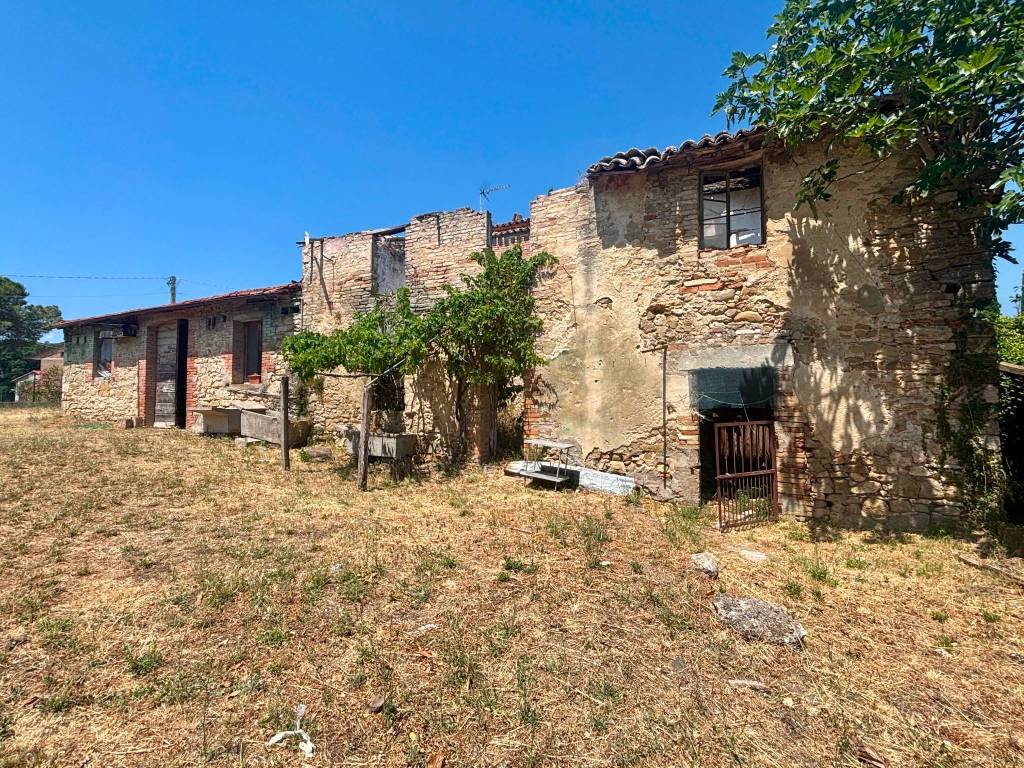 Rustico / casale a Gualdo cattaneo in Via dei Giardini - Foto 2