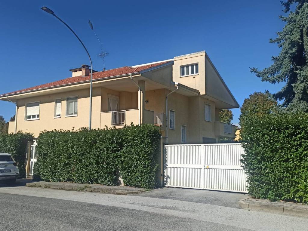 Villa a Carrù in Via Selene, 5 - Foto 2