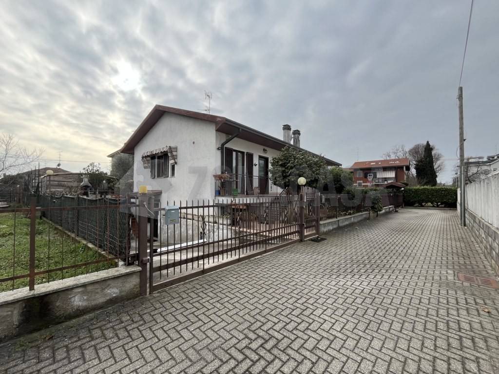 Villa a Gallarate in Via Pompei - Foto 2