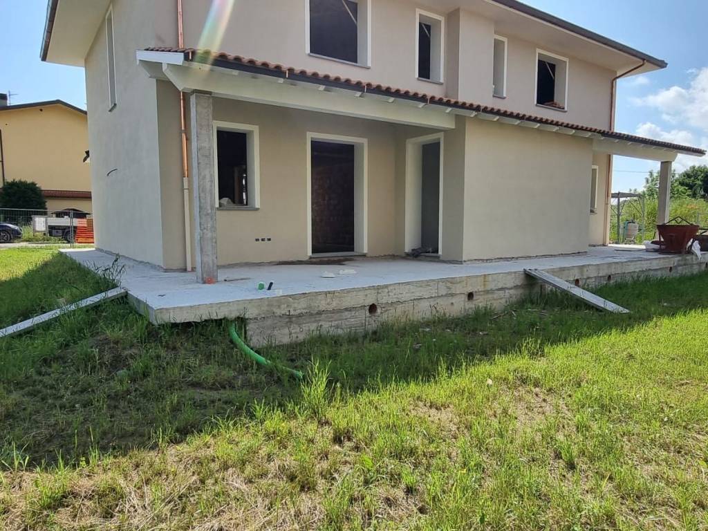 Villa a Massa e cozzile in Via Fratelli Rosselli - Foto 3