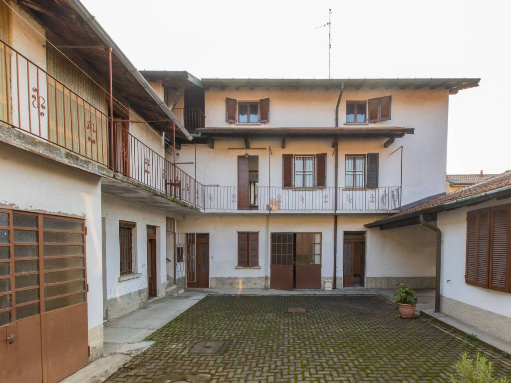 Casa indipendente a Busto arsizio in Via Novara, 16 - Foto 3