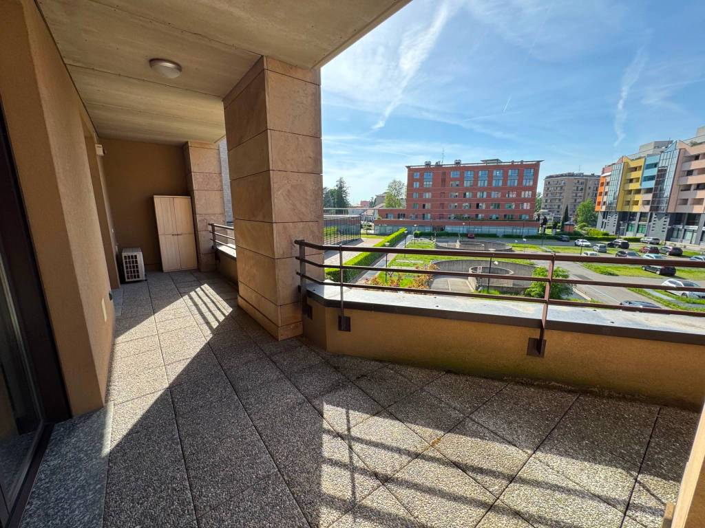 Appartamento a Saronno in Via Gaudenzio Ferrari, 20 - Foto 2