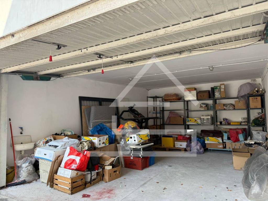 Box / garage a Casatenovo in Via Giuseppe Verdi, 25 - Foto 2