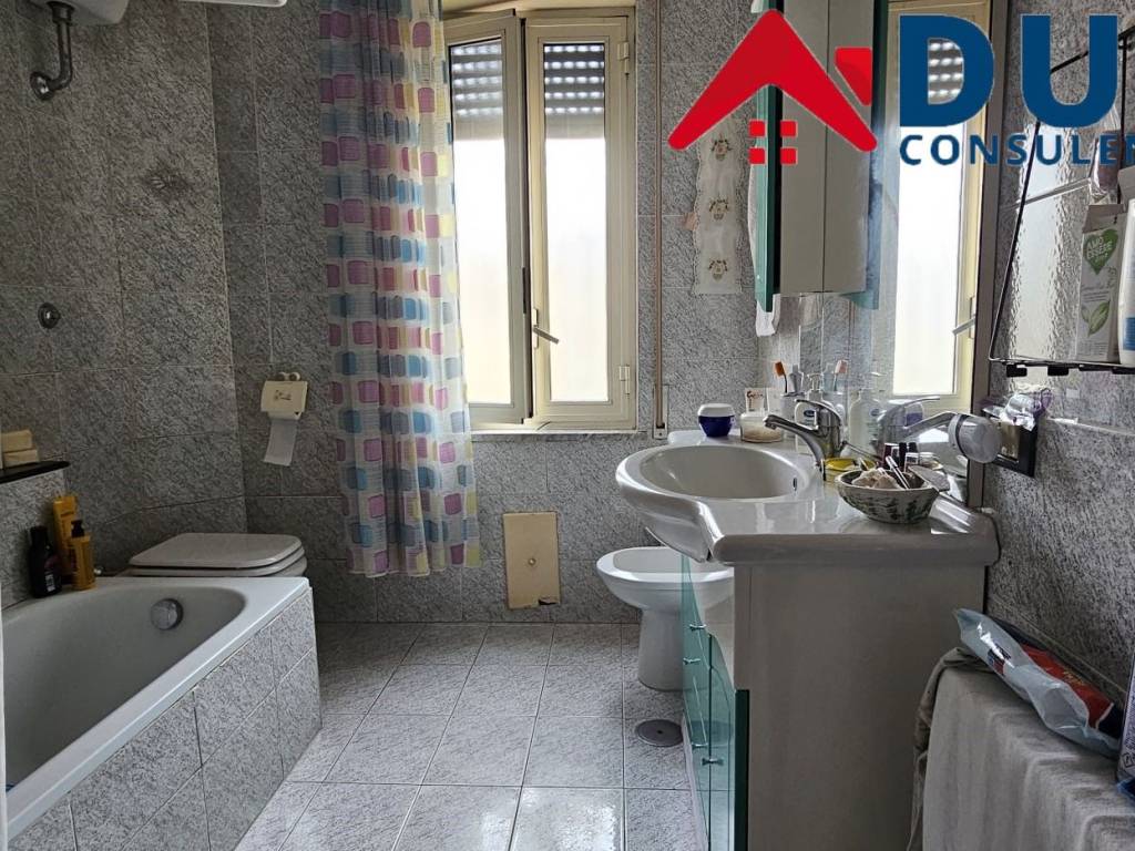 Appartamento a Carinaro in Via Tiziano - Foto 2