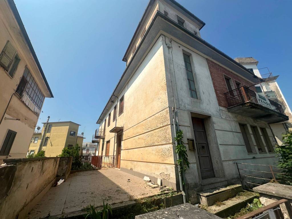 Casa indipendente a Pontecorvo in Via Carlo Bergamaschi, 11 - Foto 3