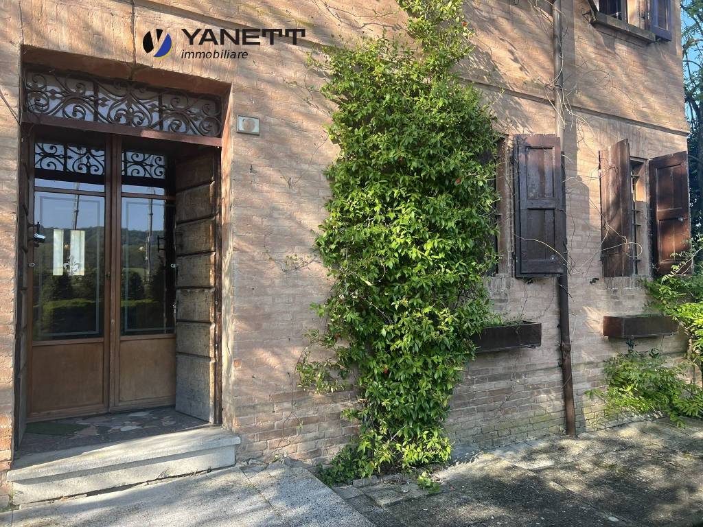 Casa indipendente a Quattro castella in Via Filippo Turati, 39 - Foto 3