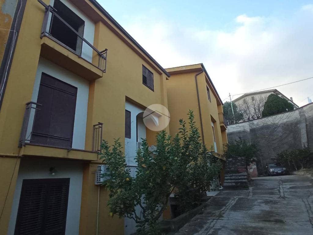 Casa indipendente a Mendicino in Via Cozzo Pirillo - Foto 5