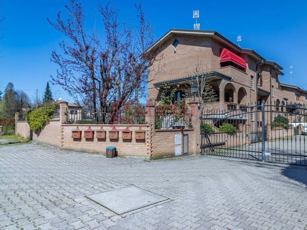 Villa a Cento in Via Giovannina, 41 - Foto 2