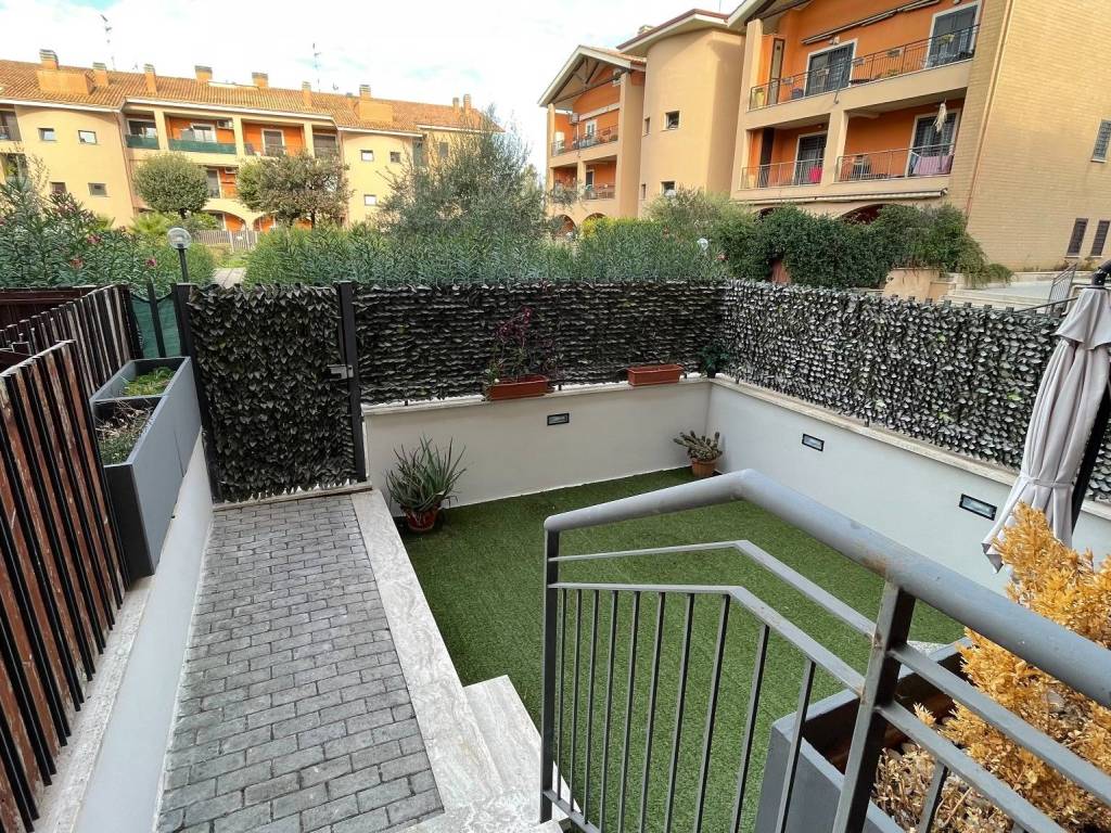 Appartamento a Fiumicino in Via Pierleone Ghezzi - Foto 2