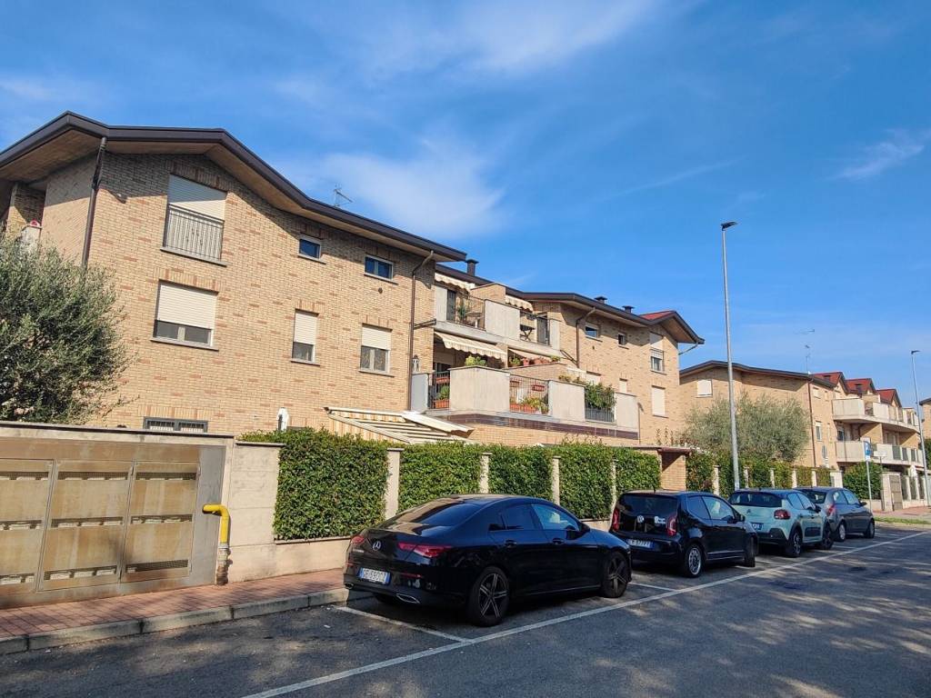 Appartamento a Caronno pertusella in Via Paganini - Foto 2