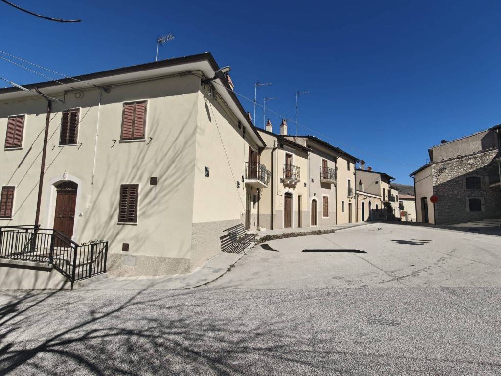 Casa indipendente a Castelvecchio calvisio in Piazza Torremaggiore - Foto 3