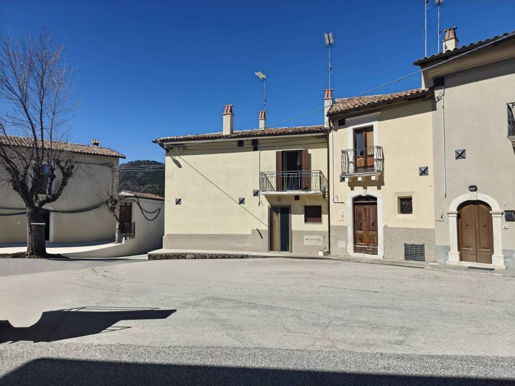 Casa indipendente a Castelvecchio calvisio in Piazza Torremaggiore - Foto 4