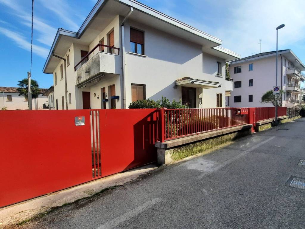 Appartamento a Rovigo in Via Edmondo De Amicis, 9 - Foto 3