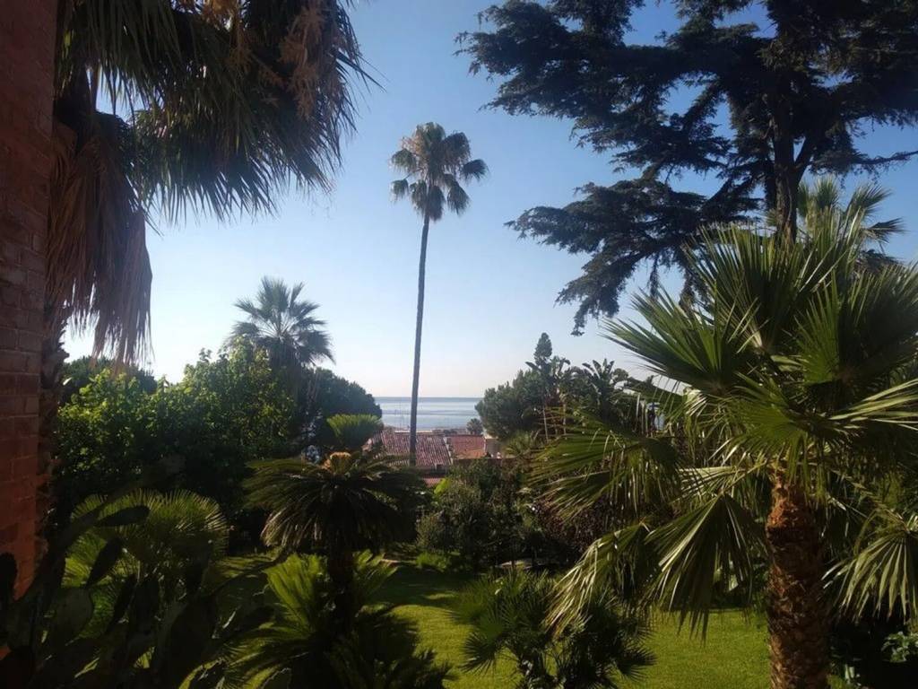Villa a Santa teresa di riva in Via Roma S.N.C. - Foto 3