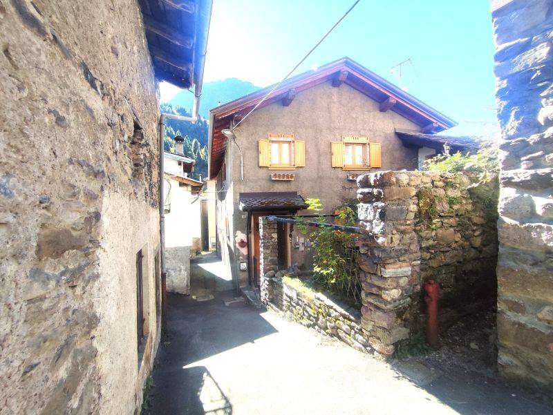Casa indipendente a Valbondione in Via San Bernardino, 54 - Foto 2