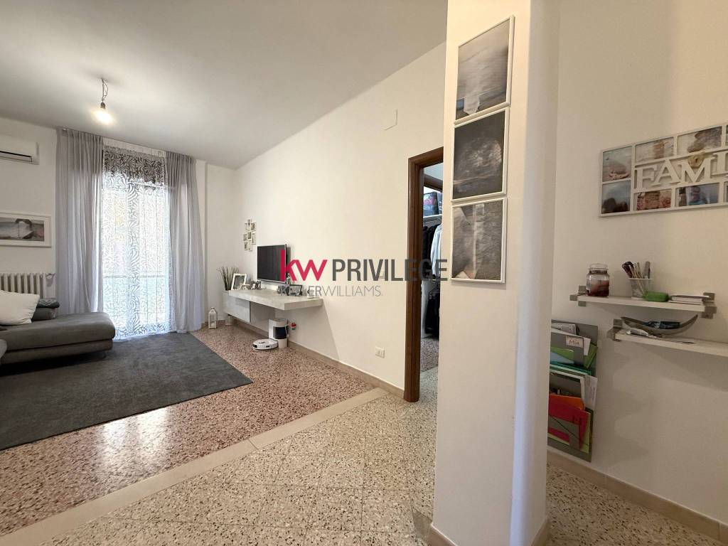 Appartamento a Brindisi in Piazza Alberto Savinio, 2 - Foto 3