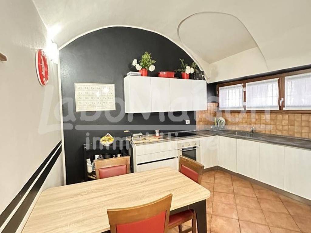 Appartamento a Gavirate in via lago 34 - Foto 2