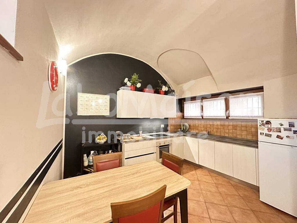 Appartamento a Gavirate in via lago 34 - Foto 5