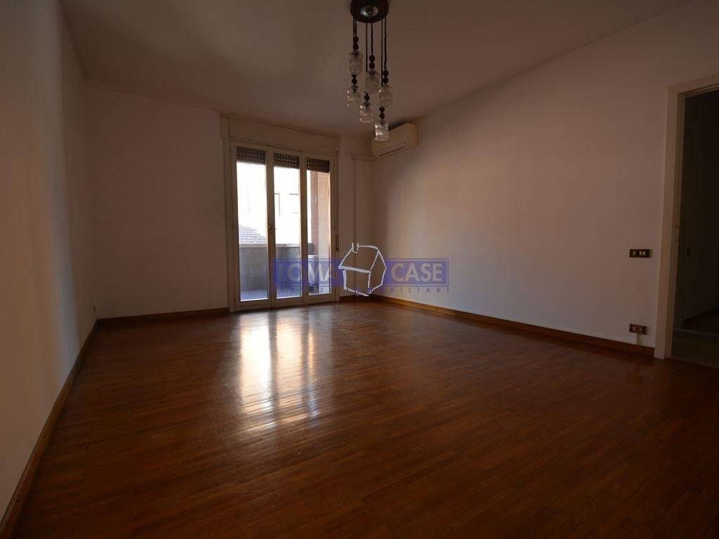 Appartamento a Lecco in VIA FRATELLI CAIROLI, 60 - Foto 2