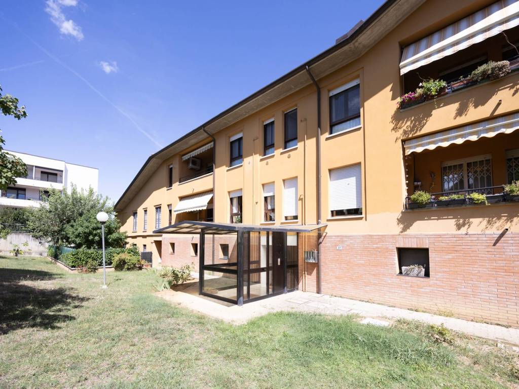 Appartamento a Castel san pietro terme in Via Enrico Berlinguer, 27 - Foto 2