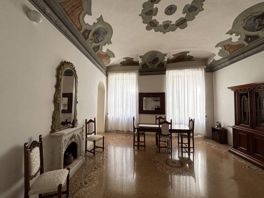 Appartamento a Piacenza in Piazza del Borgo - Foto 2