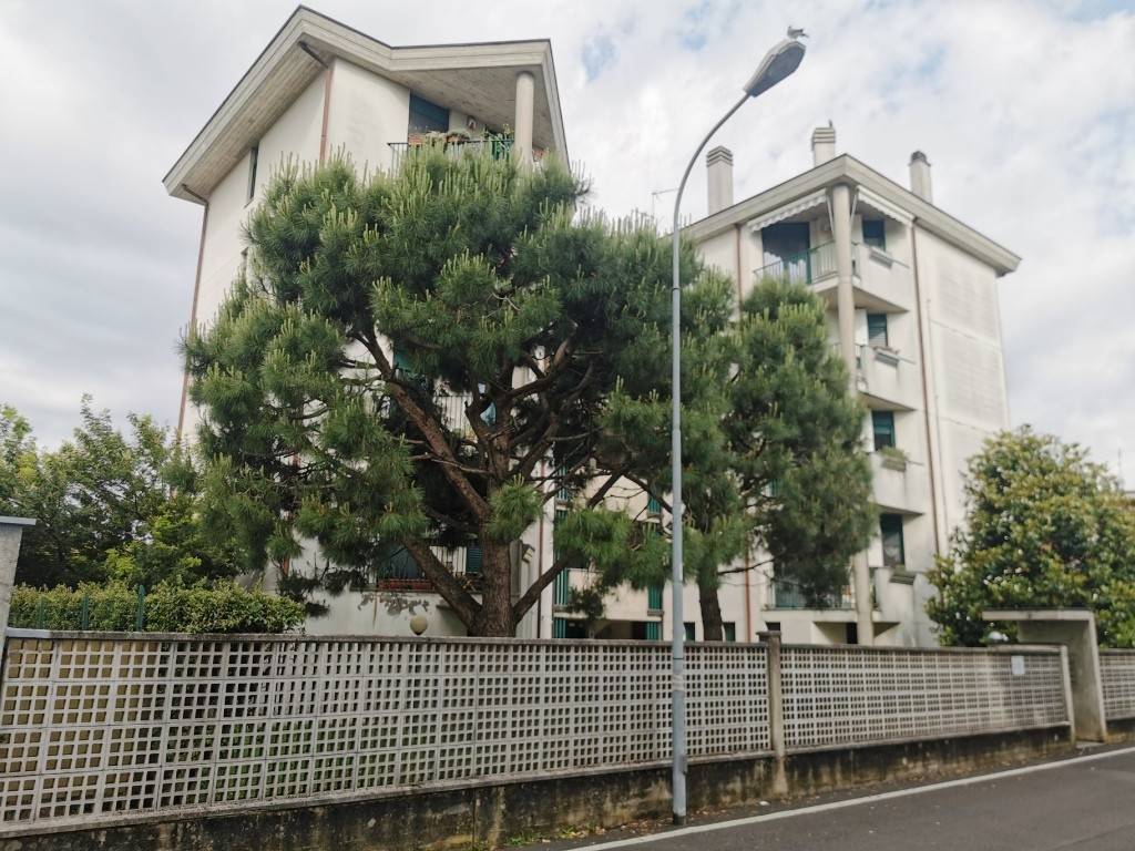 Appartamento a Bareggio in Via Giuseppe Garibaldi, 11 - Foto 2