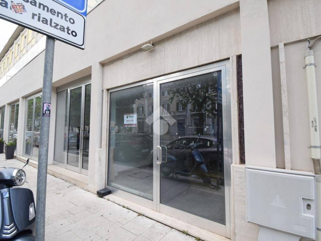 Immobile a Messina in Negozio Via Giuseppe Garibaldi, 126 - Foto 2