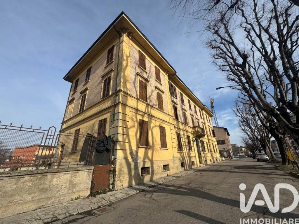 Palazzo / stabile a Mirandola in Piazza Circonvallazione, 20 - Foto 2