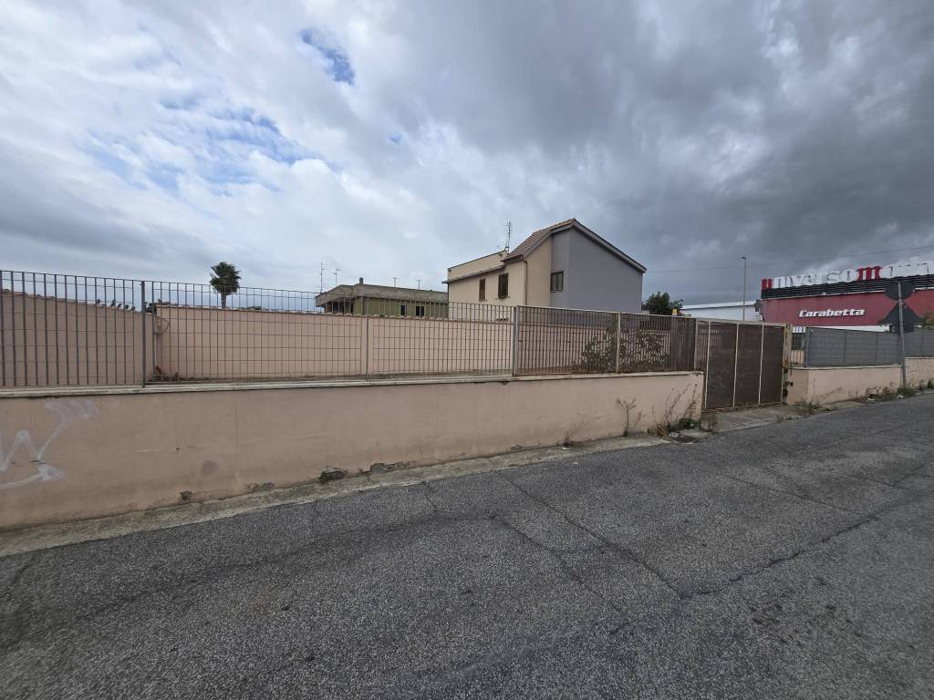 Box / garage a Civitavecchia in Via Terme di Traiano - Foto 2