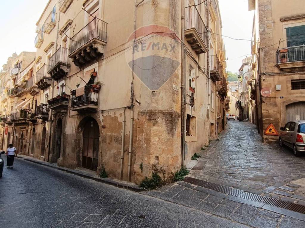 Appartamento a Caltagirone in Via Luigi Sturzo, 117 - Foto 2