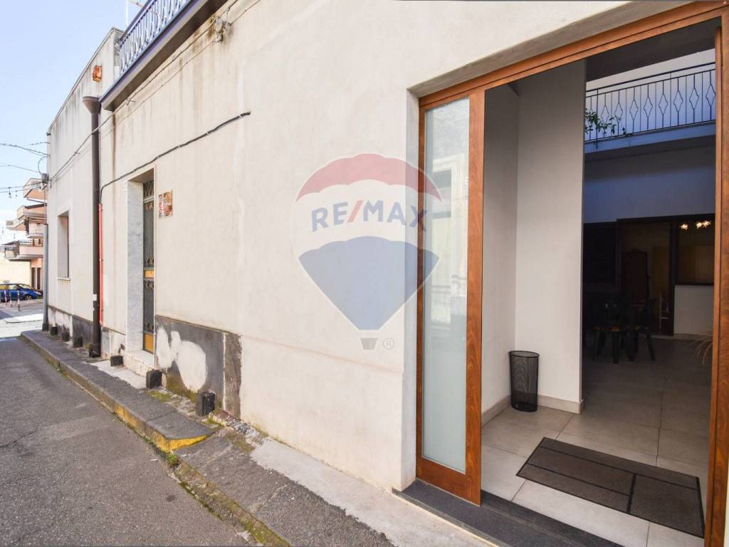 Casa indipendente a Giarre in VIA G.SCIUTI, 27 - Foto 2