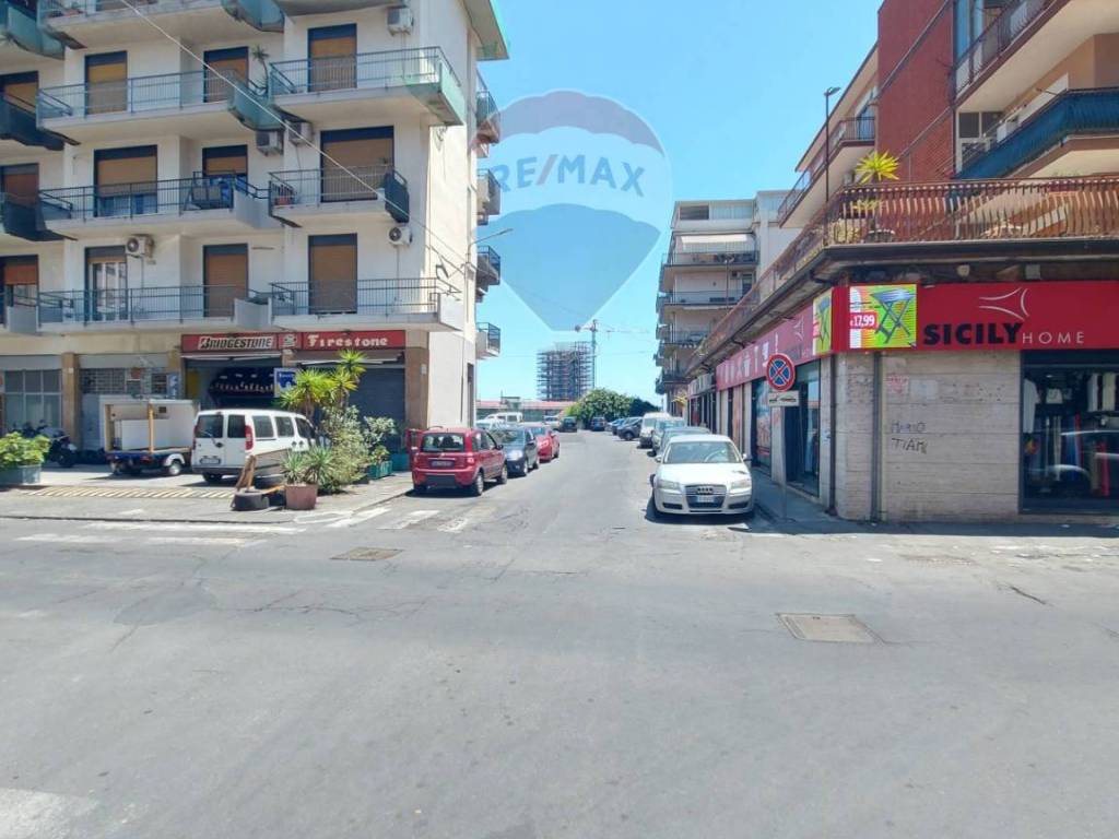 Box / garage a Catania in Via Fiume, 31 - Foto 2