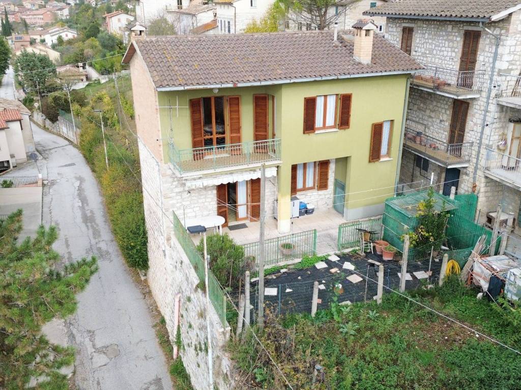 Casa indipendente a Gubbio in Strada Statale di Gubbio e Pian d'Assino - Foto 3