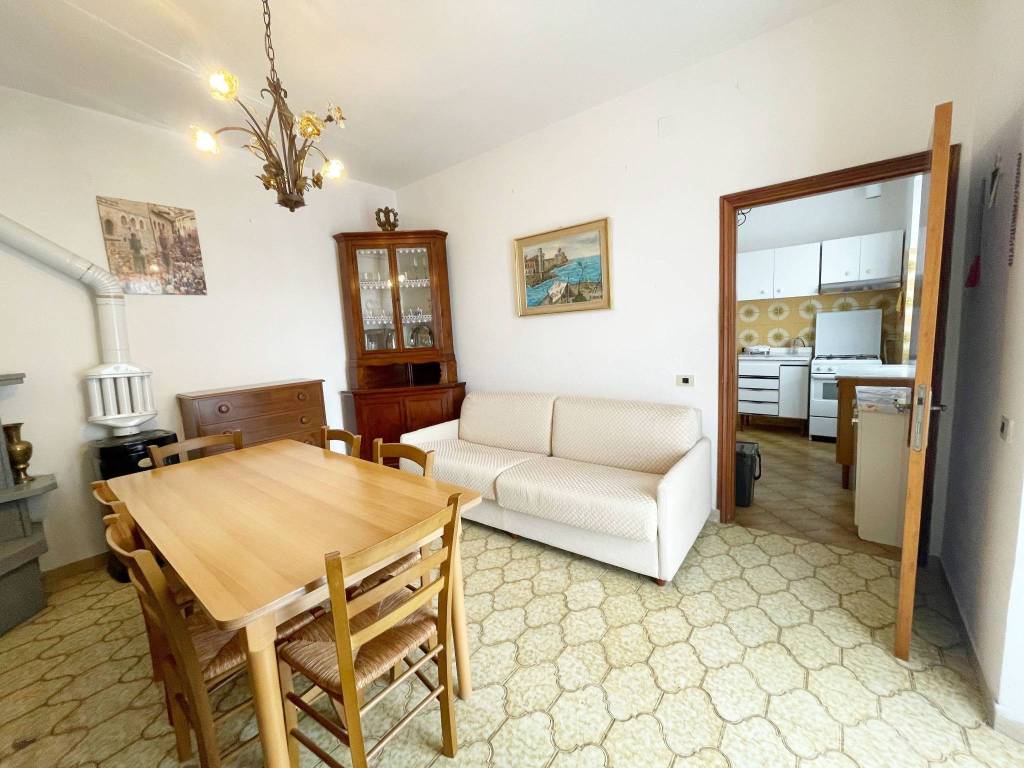 Casa indipendente a Gubbio in Strada Statale di Gubbio e Pian d'Assino - Foto 5