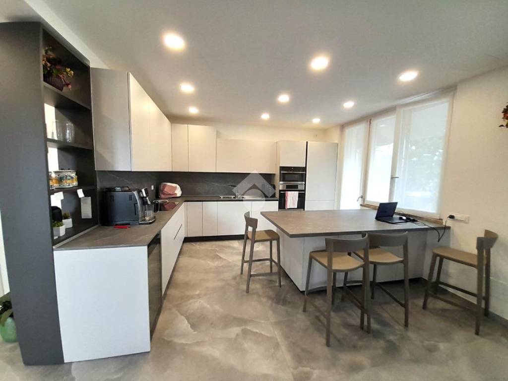 Appartamento a Erba in Via Trieste, 17 - Foto 2